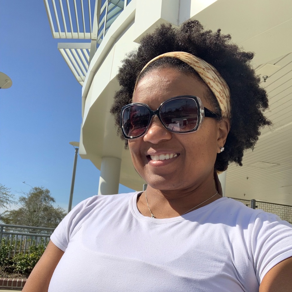 Meet your Posher, Monica